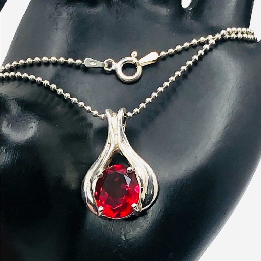 Vintage 5 Carats Red Gemstone Sterling Silver Necklace